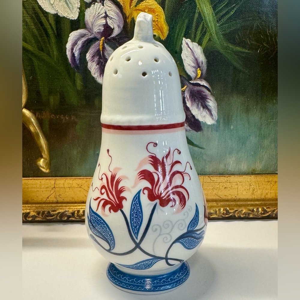 Vintage Powder Shaker for Elizabeth Arden by Royal Pavilion at Brighton